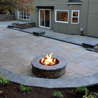 Enhance your patio with stylish stone and paver features, crafting a delightful outdoor area ideal for entertaining and enjoying time with loved ones.